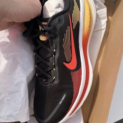 Big Shoes - Air Zoom Vomero 18 size 16