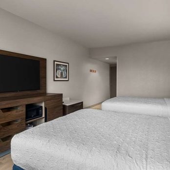 Hampton Inn Austin East Side 5th Street - Guest room - Hotels Near Me - Austin, Texas