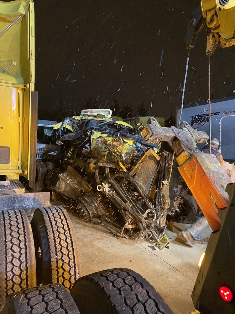 SMITH TOWING AND RECOVERY 122 Photos 5750 Highway 31 W, Portland