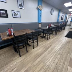 Downtown Coffee Shop - Indoor dining area