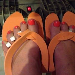 Happy Nails n Spa - terrible paint job. would not recommend!