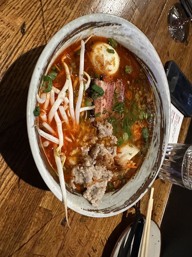 GLO NOODLE HOUSE Updated May 2024 224 Photos & 133 Reviews 4450 W