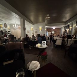 Cozy and intimate but it did not feel crowded! Cozy and intimate but it did not feel crowded!