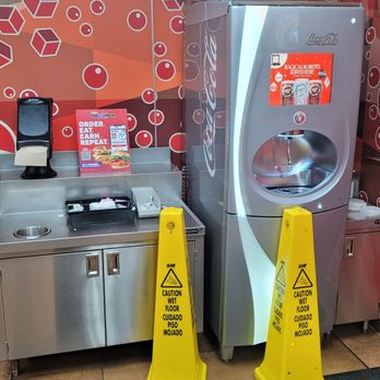 Jack in the Box - Drink station. They also have fresh brewed iced tea behind the counter. - Tacos Near Me - Elsa, Texas Jack in the Box - Drink station. They also have fresh brewed iced tea behind the counter. - Tacos Near Me - Elsa, Texas