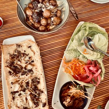 Viewpoint Brewing - Veg Flatbread, adobada lettuce wraps, and patatas bravas - Breweries Near Me - Del Mar, California Viewpoint Brewing - Veg Flatbread, adobada lettuce wraps, and patatas bravas - Breweries Near Me - Del Mar, California