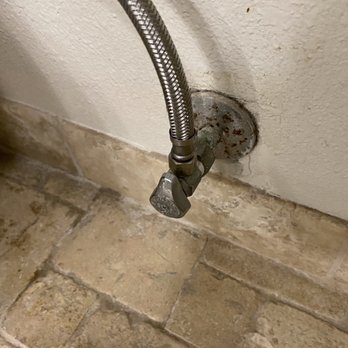 Hillside Boutique Hotel - Dirty floors - Hotels Near Me - Castroville, Texas