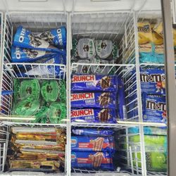 Amboy Market - Ice-cream bar choices