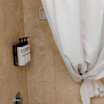 Wyndham Visalia - Rm 402 - Shower/Tub & Sundries 11-28-2024 - Hotels Near Me - Visalia, California Wyndham Visalia - Rm 402 - Shower/Tub & Sundries 11-28-2024 - Hotels Near Me - Visalia, California