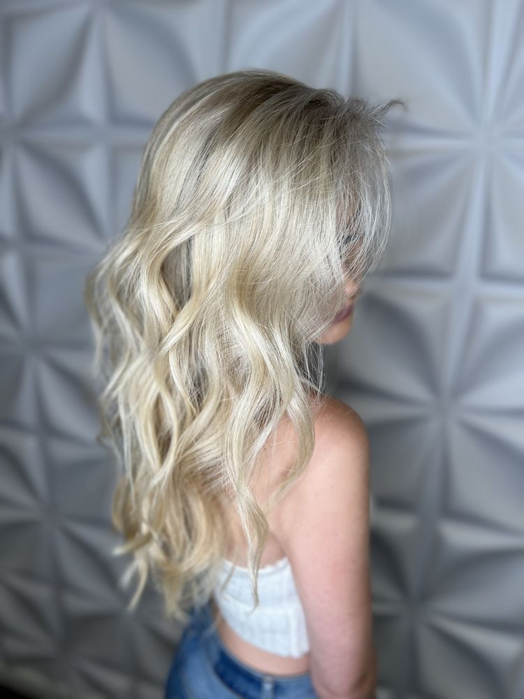 Daniel Troglen hair Logo