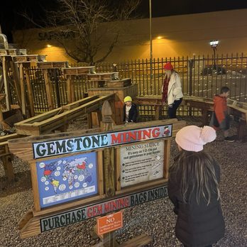 Frontier Family Fun - Gemstone mining - Barbeque Near Me - Williams, Arizona