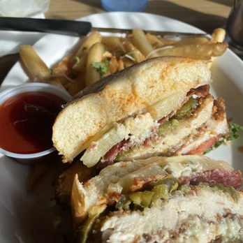 Mari's Kitchen - Breakfast & Brunch Near Me - Florence, Oregon Mari's Kitchen - Breakfast & Brunch Near Me - Florence, Oregon