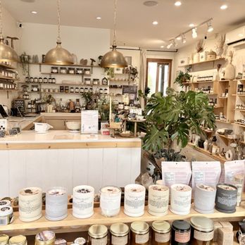 Anima Mundi Apothecary - Inside - Herbal Shops Near Me - Venice, California Anima Mundi Apothecary - Inside - Herbal Shops Near Me - Venice, California