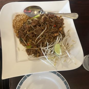 Lucky Thai Restaurant - pad thai - Thai Near Me - Falls Church, Virginia Lucky Thai Restaurant - pad thai - Thai Near Me - Falls Church, Virginia