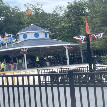 Splish Splash - Water Parks Near Me - Calverton, New York