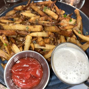 Link & Pin South End - Garlic truffle fries - New American Near Me - Charlotte, North Carolina Link & Pin South End - Garlic truffle fries - New American Near Me - Charlotte, North Carolina
