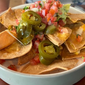 Tres Cervezas - nachos are so good here - Sports Bars Near Me - Cancún, ROO
