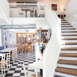 Ti Breizh - Two-floor maritime atmosphere with warm Breton charm, wooden interiors and authentic French coastal spirit in historic Deichstraße.