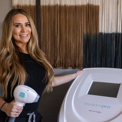 Evolve Skin Bar - Tierney Lord licensed Aesthetician & Certified Laser technician and co owner of Evolve Skin Bar