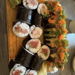 (10pcs) Musashi Roll, Hamachi-Maki(RAW)* and Negi Toro-Maki(RAW)*