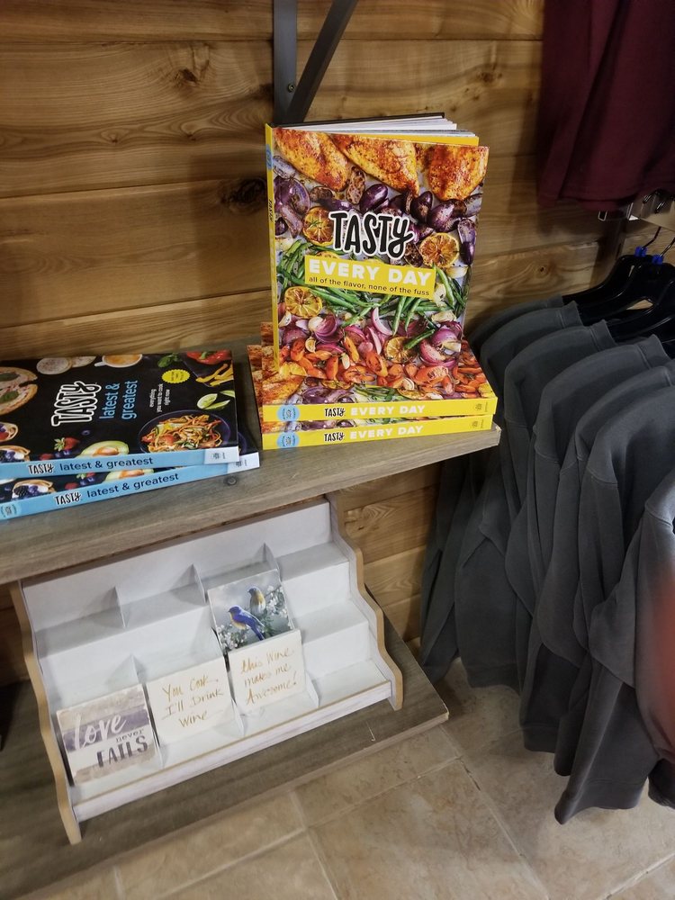 RONNINGS Updated June 2024 45 Photos 102 N Main Ave, Baudette