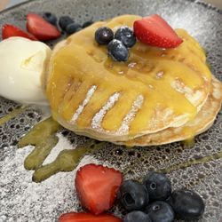 Beachcove Café - American pancakes with lemon and mango drizzle
