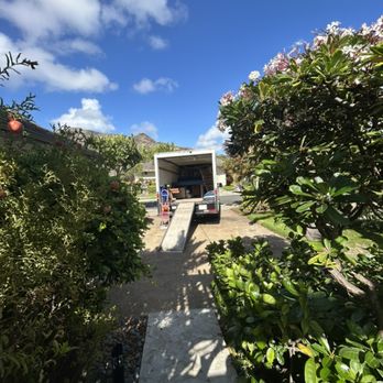 The Movers - Beautiful Hawaii Kai home, quick move from one house to another for our stager Nicki. If you look closely you can see some guava fruit - Movers Near Me - Kailua, Hawaii