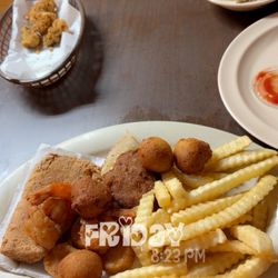 Ray's Millpond Cafe - Seafood Platter with a piece of maui fish for $3 extra and this picture is before I ever took a bite