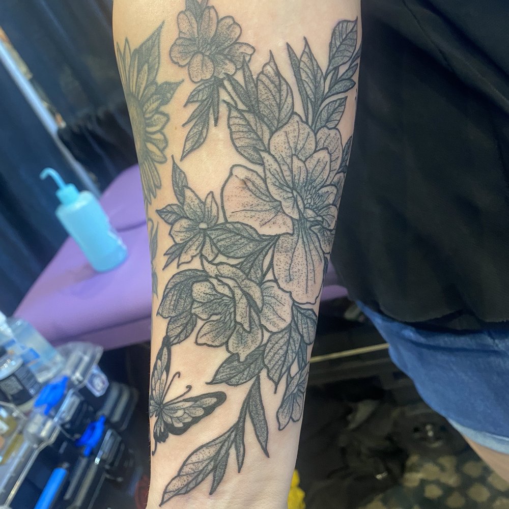 Addictive Ink - Floral Tattoo - Tattoo Near Me - Lehigh Acres, Florida