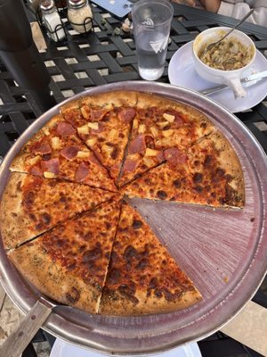 Paradise Pizzeria & Ice Creamery by null