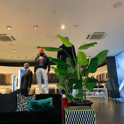 Suit selection room + lobby