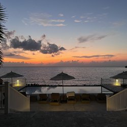 1648 - An Island Restaurant - Infinity pool overlooking the harbor