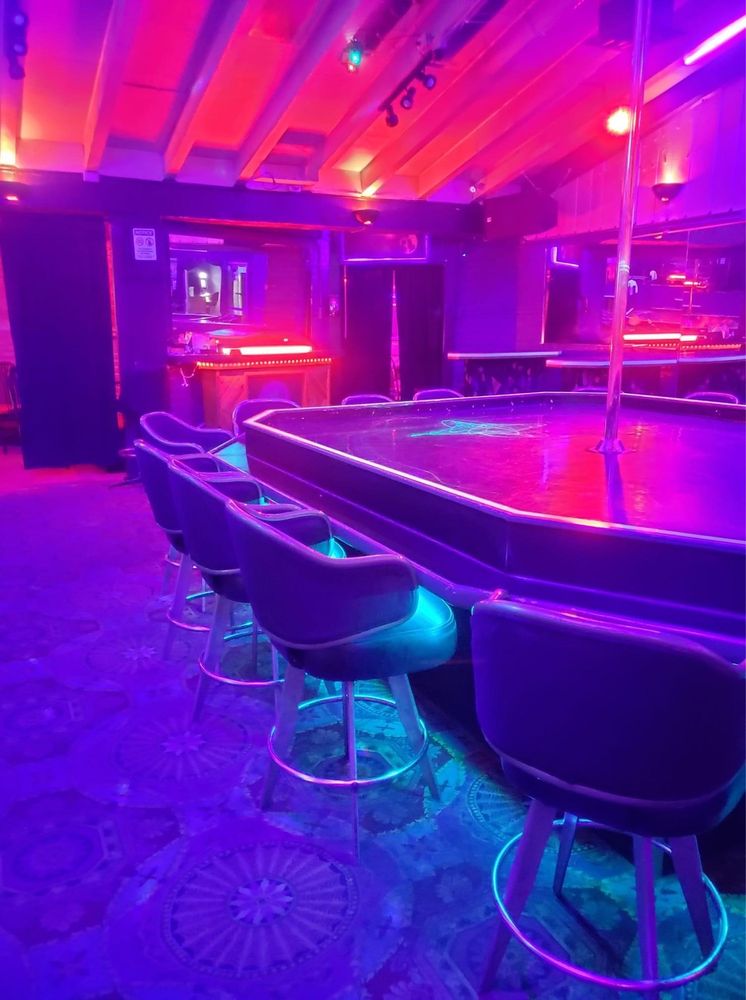 LOCKWOOD Updated October 2024 10 Reviews 1127 N Frontage