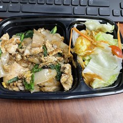 Dear Thai Kitchen - L3 Pad Key Mao . With chicken and side salad.