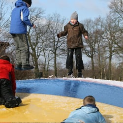 Wildpark Frankenhof - Outdoor-Trampolin auf dem Spielplatz