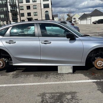 Luxe 88 - Wheels stollen off of this car - Apartments Near Me - Columbus, Ohio Luxe 88 - Wheels stollen off of this car - Apartments Near Me - Columbus, Ohio