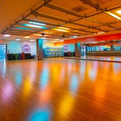 Crunch Fitness - Burbank