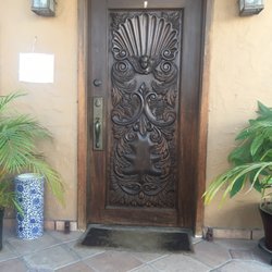 D' La Vid Spa - Front door to spa