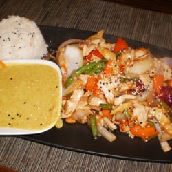 Hanoi - Meine Extrawurst: gebratenes Hühnchen mit Erdnusssauce (super!)