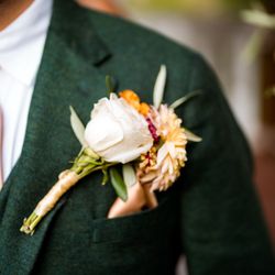 Groom's boutonniere