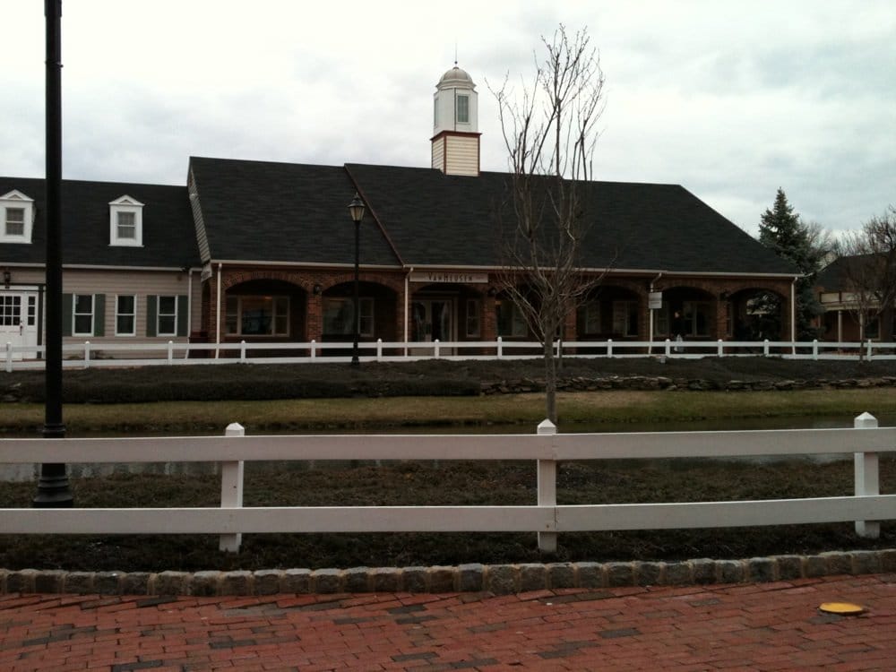 VAN HEUSEN FACTORY OUTLET STORE Updated August 2024 59 Liberty Vlg