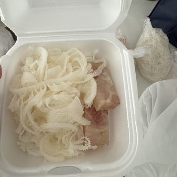 Pho Hoan Pasteur Gardena - Two sad pieces of tendon :( - Vietnamese Near Me - Gardena, California Pho Hoan Pasteur Gardena - Two sad pieces of tendon :( - Vietnamese Near Me - Gardena, California