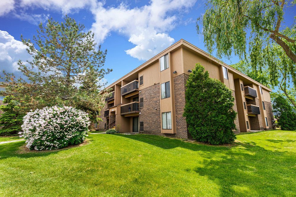 LAKESIDE VILLAGE APARTMENTS 62 Photos & 18 Reviews Apartments