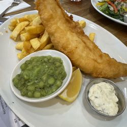 Pier 1 Fish and Chips - Fried cod with chips and mashed peas.
