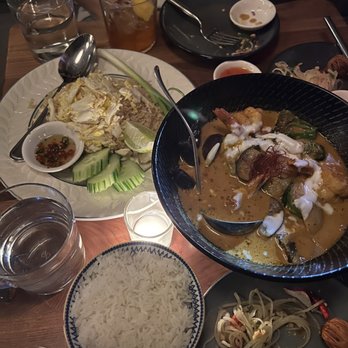 Wayla - Lump crab fried rice (left), maa's gaeng pak - Thai Near Me - New York, New York
