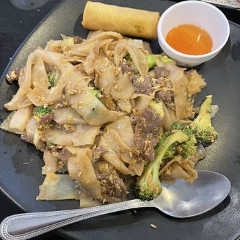 Thai Thani Cuisine - Pad See Ew w beef ($1 extra but totally worth it) - Thai Near Me - Chino, California Thai Thani Cuisine - Pad See Ew w beef ($1 extra but totally worth it) - Thai Near Me - Chino, California