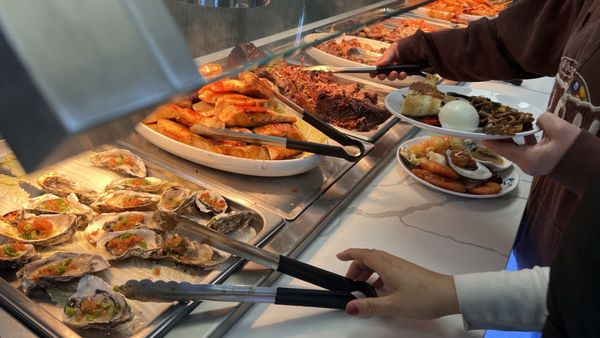 Umi Hotpot Sushi & Seafood Buffet by null