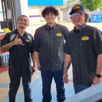 Bradzoil Ten Minute Change - Auto Repair Near Me - Schertz, Texas Bradzoil Ten Minute Change - Auto Repair Near Me - Schertz, Texas
