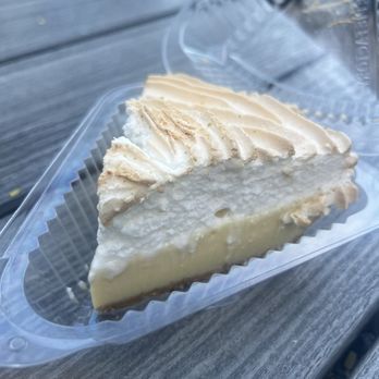 Blond Giraffe Key Lime Pie Factory - Key lime pie with meringue - Desserts Near Me - Tavernier, Florida Blond Giraffe Key Lime Pie Factory - Key lime pie with meringue - Desserts Near Me - Tavernier, Florida