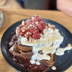 The Great Commoner - Strawberry shortcake French toast