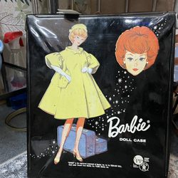 Ragtime Antiques Mall - Vintage Barbie case with original hangers.